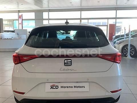 Usado Seat Leon Style 110 HP (80 kW) 2023 Branco Sedan