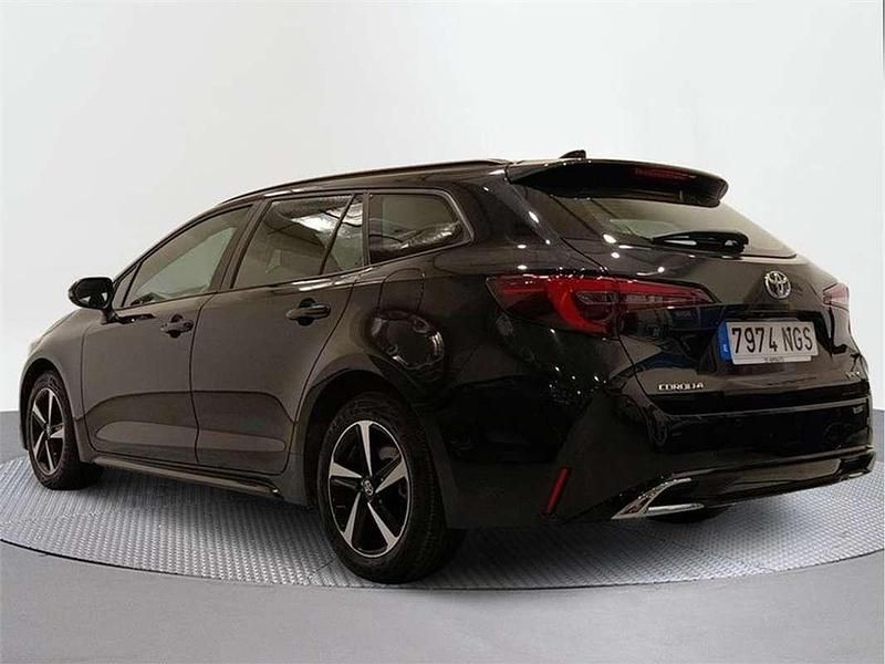 Usado Toyota Corolla Active 140 CV (102 kW) 2025 Negro azabache Familiar