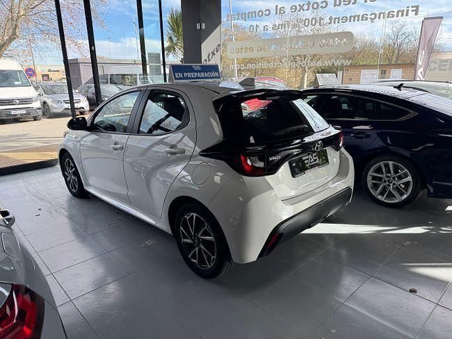 Usado Toyota Yaris 125 CV (91 kW) 2023 Blanco Utilitario