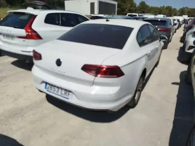 Usado VW Passat Business 122 CV (89 kW) 2021 Blanco Berlina