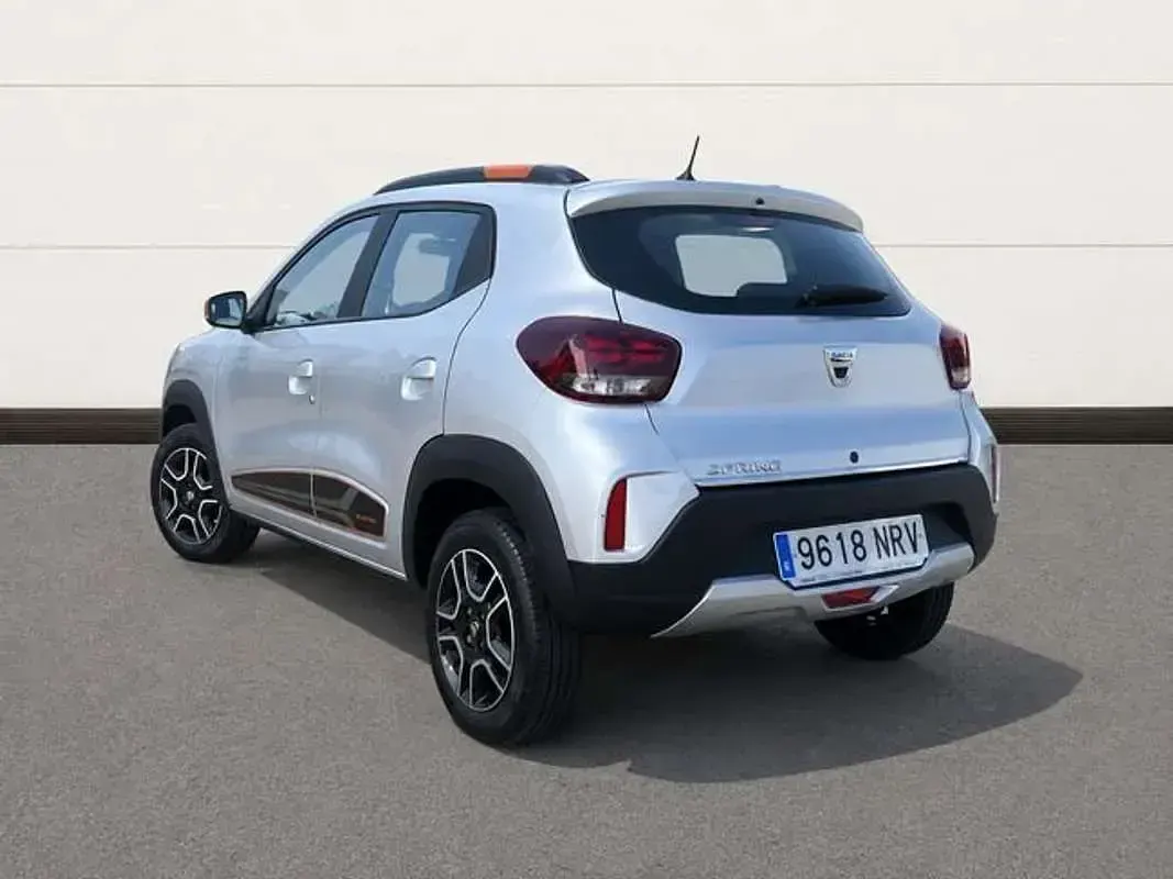 Usado Dacia Spring Comfort Plus 33 kW (45 CV) 2022 Gris Utilitario