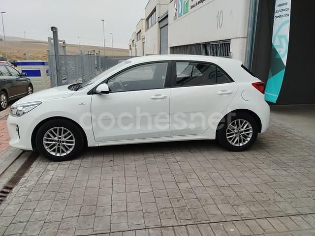 Usado Kia Rio 100 CV (73 kW) 2020 Blanco Berlina