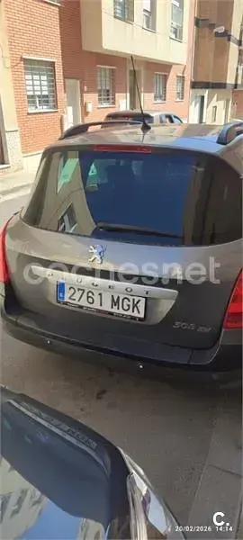 Usado Peugeot 308 90 CV (66 kW) 2008 Beige Berlina