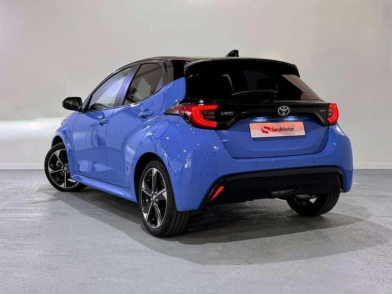 Usado Toyota Yaris Hybrid Edition 131 CV (96 kW) 2024 Azul Utilitario
