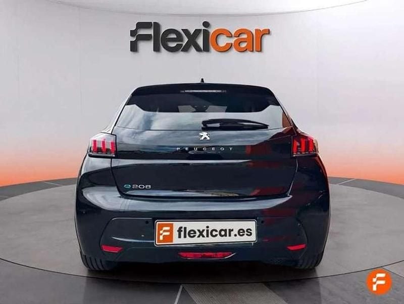 Usado Peugeot e-208 Active 100 kW (136 CV) 2023 Negro Utilitario