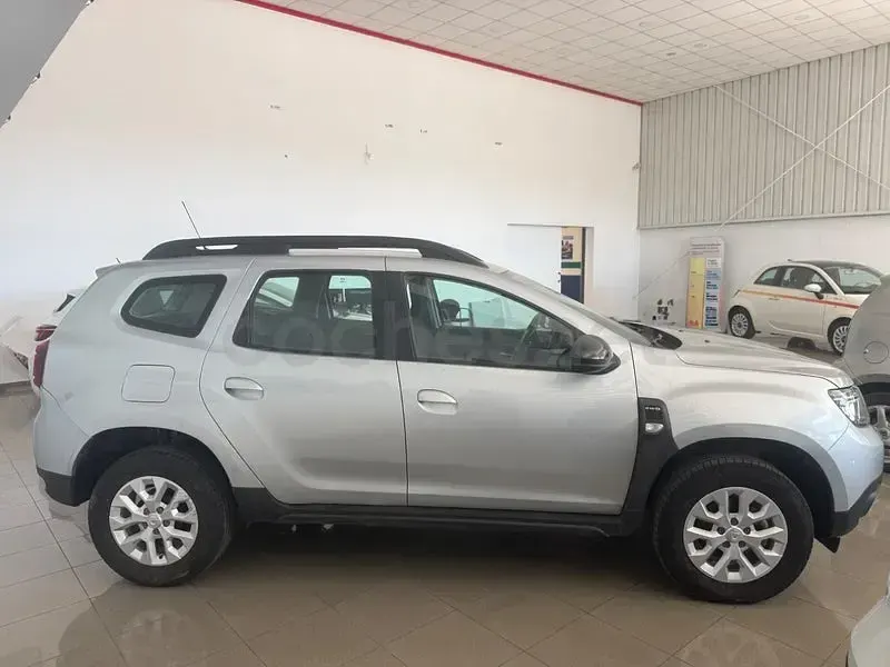 Usado Dacia Duster Comfort 116 CV (85 kW) 2022 Gris / plata SUV