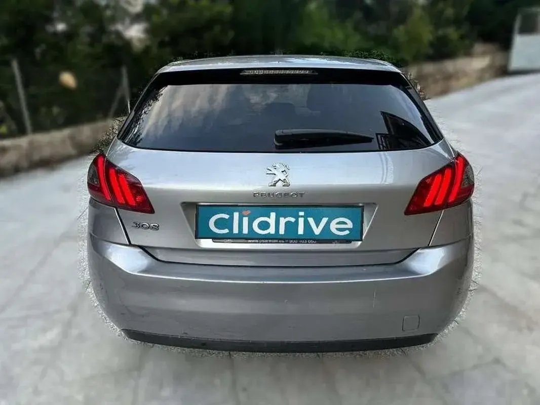 Usado Peugeot 308 Style 131 CV (96 kW) 2019 Gris Utilitario