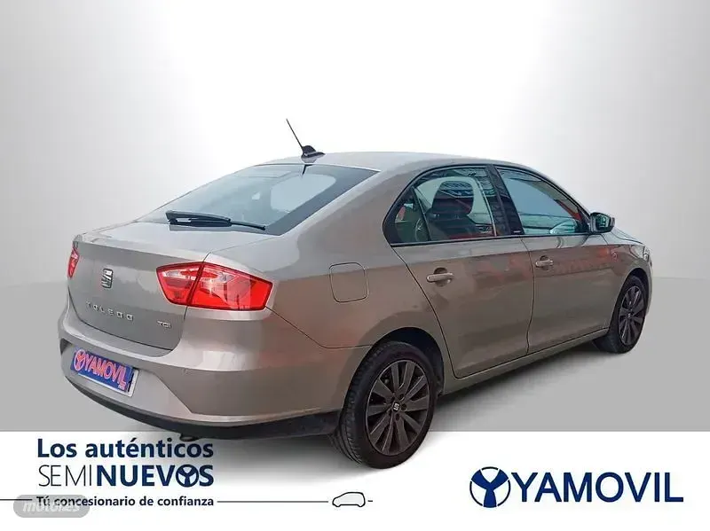 Usado Seat Toledo Style 105 CV (77 kW) 2015 Beige Utilitario