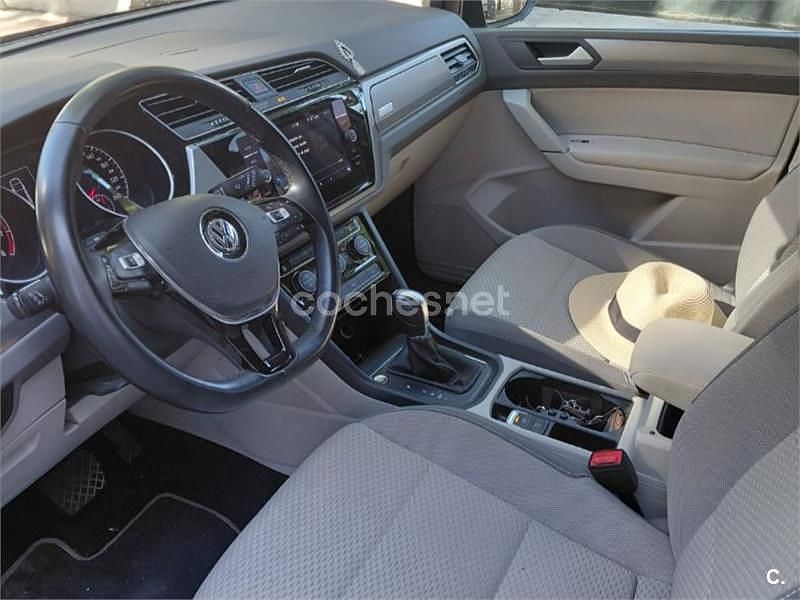 Gris / plata Usado 2018 VW Touran Advance Monovolumen | 24.500 € (Precio justo) - Imagen 1/4