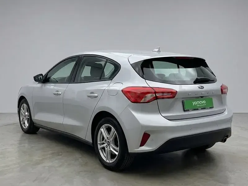 Usado Ford Focus Trend 120 CV (88 kW) 2022 Gris / plata Berlina