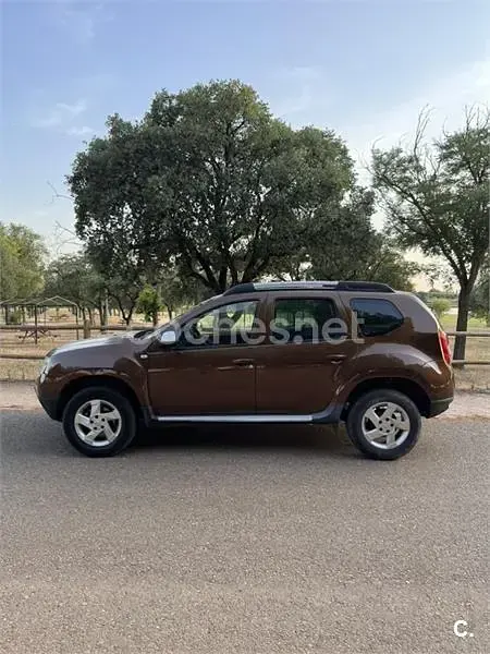 Usado Dacia Duster Ambiance 85 CV (62 kW) 2011 Marrón SUV