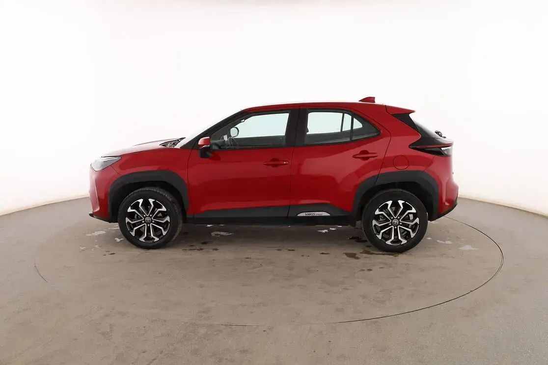 Usado Toyota Yaris Cross Active 116 CV (85 kW) 2022 Rojo SUV