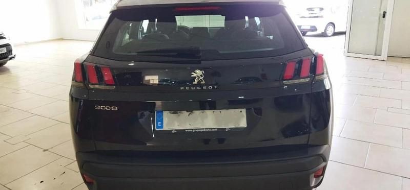Usado Peugeot 3008 131 CV (96 kW) 2023 Negro perla nera