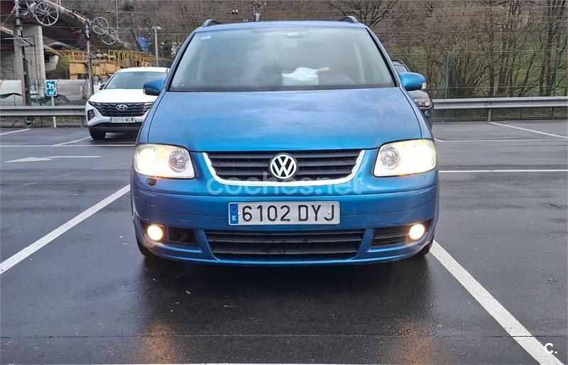 Usado VW Touran 140 CV (102 kW) 2006 Azul Monovolumen