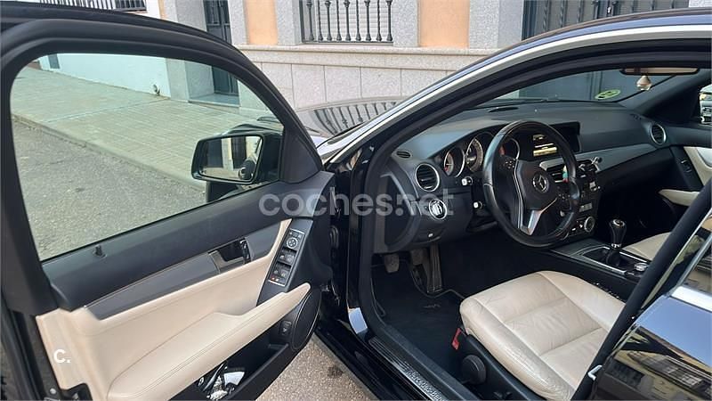 Usado Mercedes C220 Avantgarde 170 CV (125 kW) 2014 Negro Familiar
