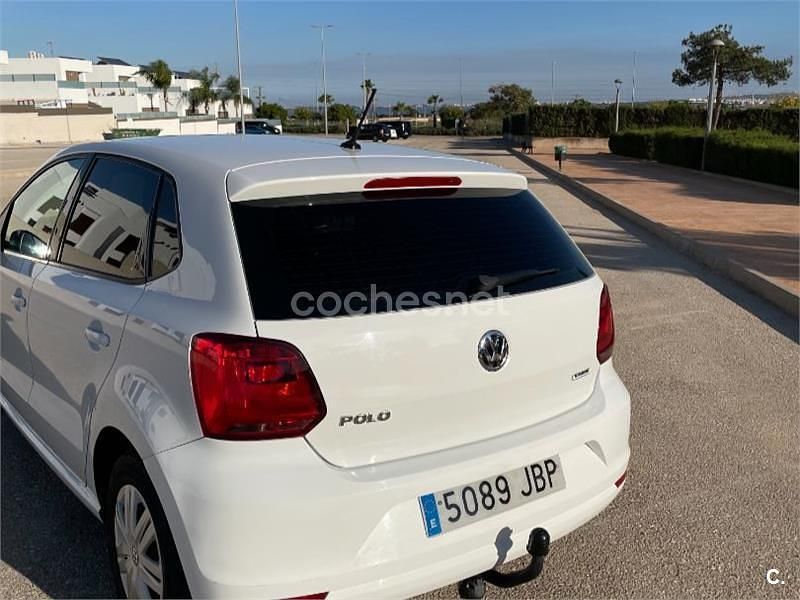 Blanco Usado 2015 VW Polo Edition Berlina | 7300 € (Precio justo) - Imagen 1/4