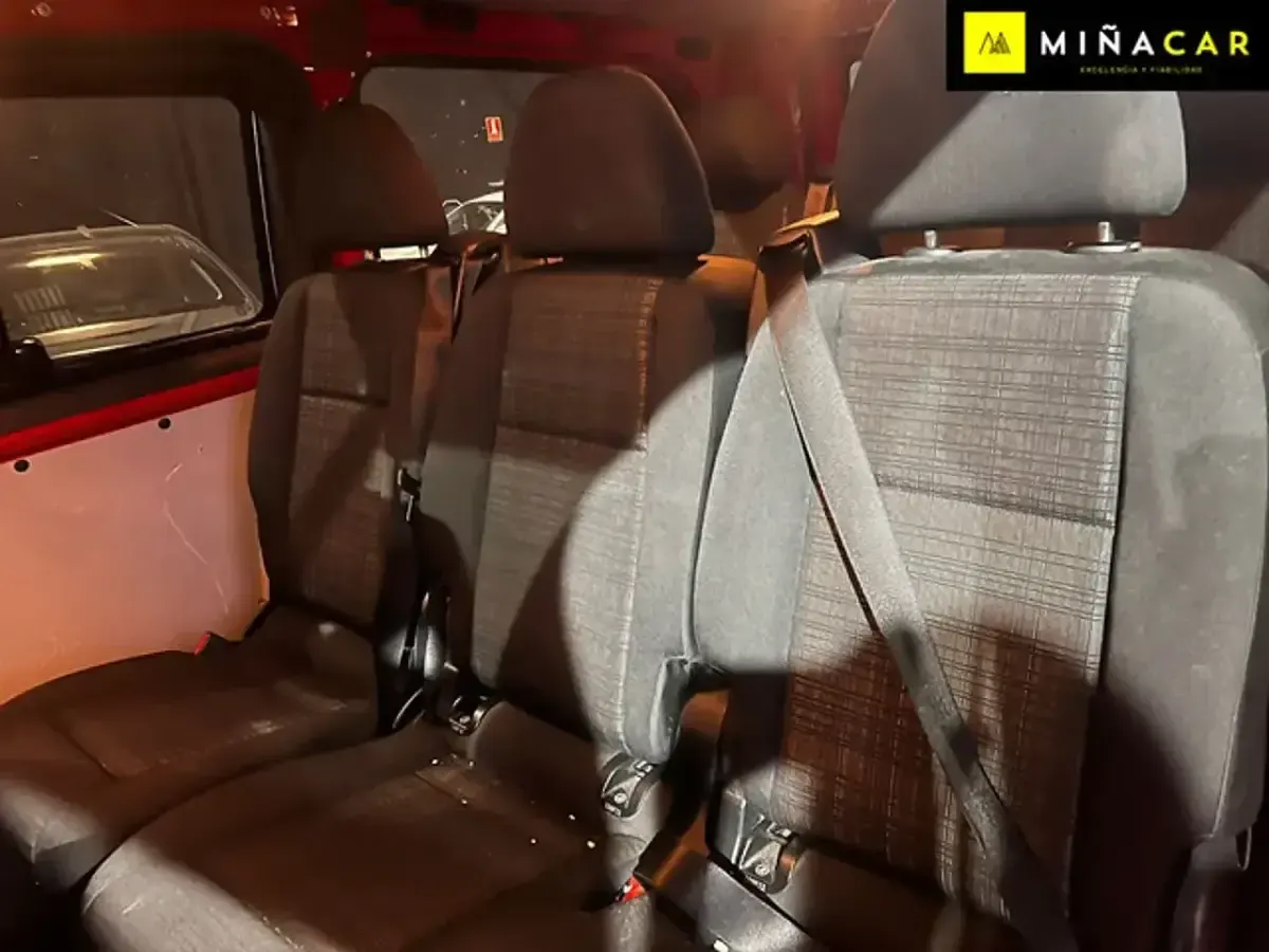 Usado Mercedes Vito 136 CV (100 kW) 2017 Rojo Van