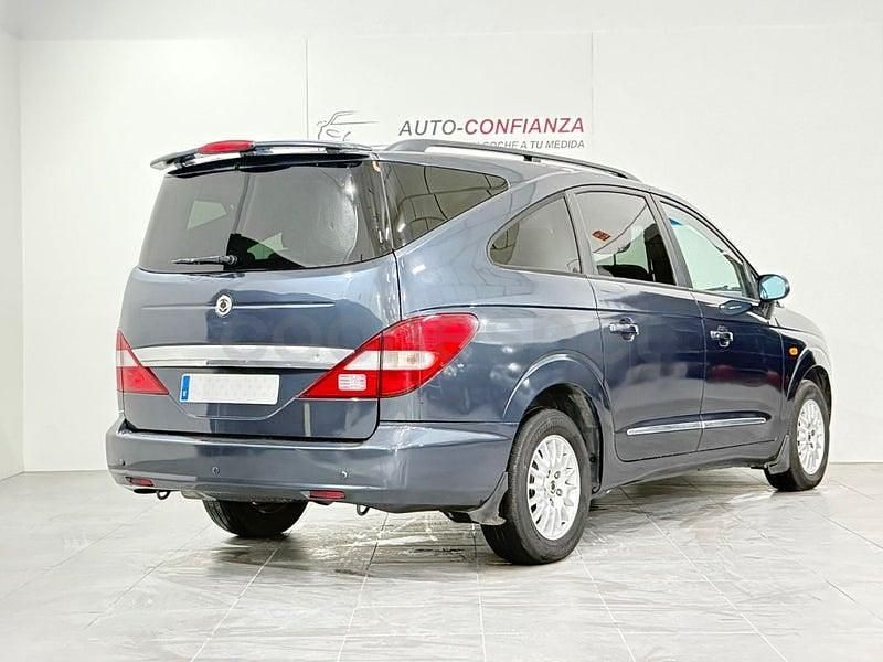 Usado Ssangyong (KGM) Rodius Limited 165 CV (121 kW) 2007 Gris / plata Monovolumen