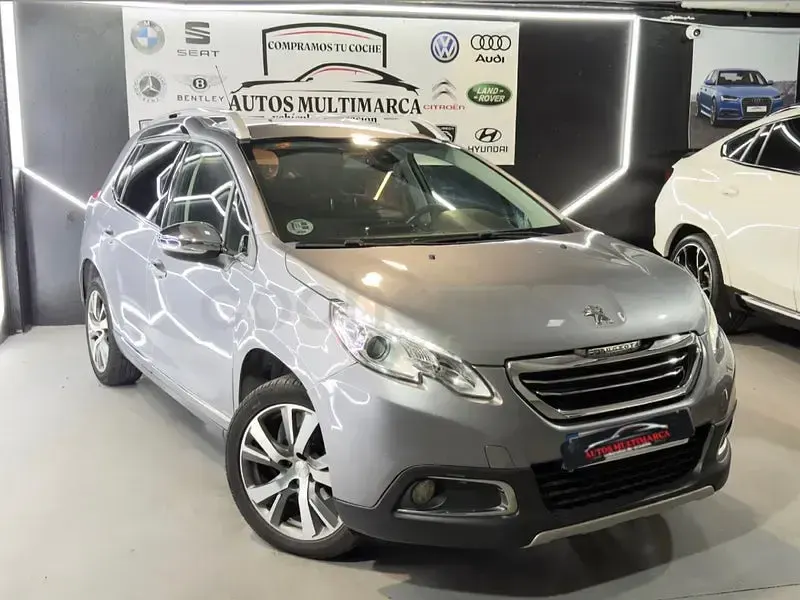 Usado Peugeot 2008 Allure 120 CV (88 kW) 2015 Gris / plata SUV