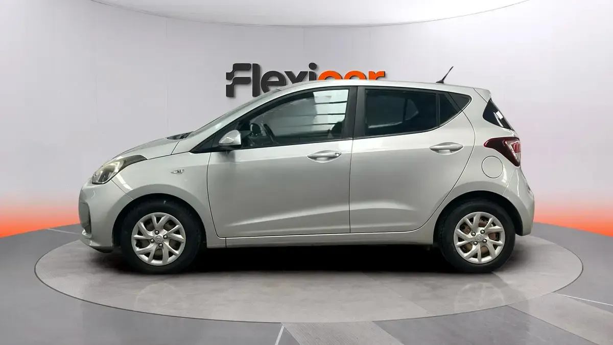 Usado Hyundai i10 67 CV (49 kW) 2017 Gris Utilitario