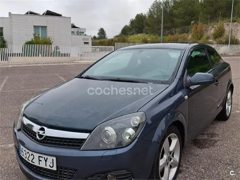 Usado Opel Astra GTC Enjoy 120 CV (88 kW) 2008 Gris / plata Berlina