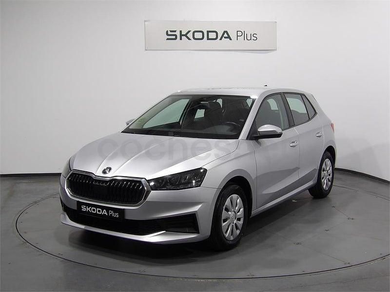 Usado Skoda Fabia Active 80 CV (58 kW) 2022 Gris / plata Utilitario