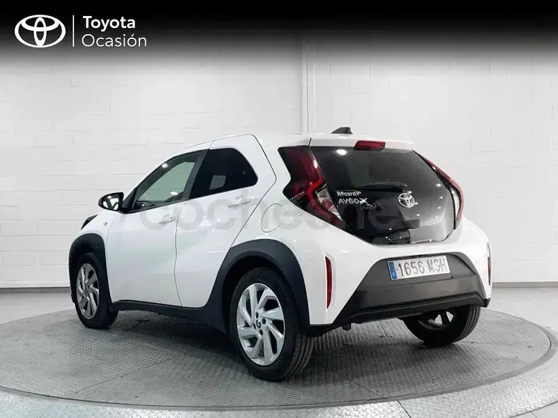 Usado Toyota Aygo X Play 72 CV (52 kW) 2024 Blanco SUV