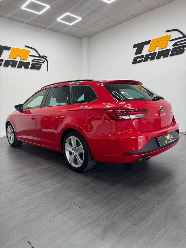 Usado Seat Leon FR 150 CV (110 kW) 2016 Rojo Utilitario