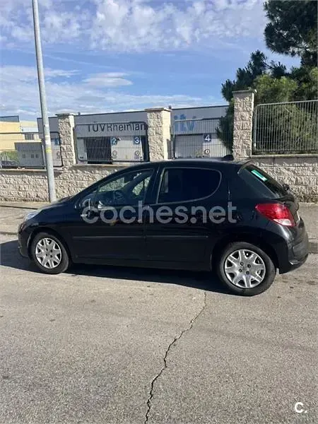 Usado Peugeot 207 95 CV (69 kW) 2010 Negro Berlina