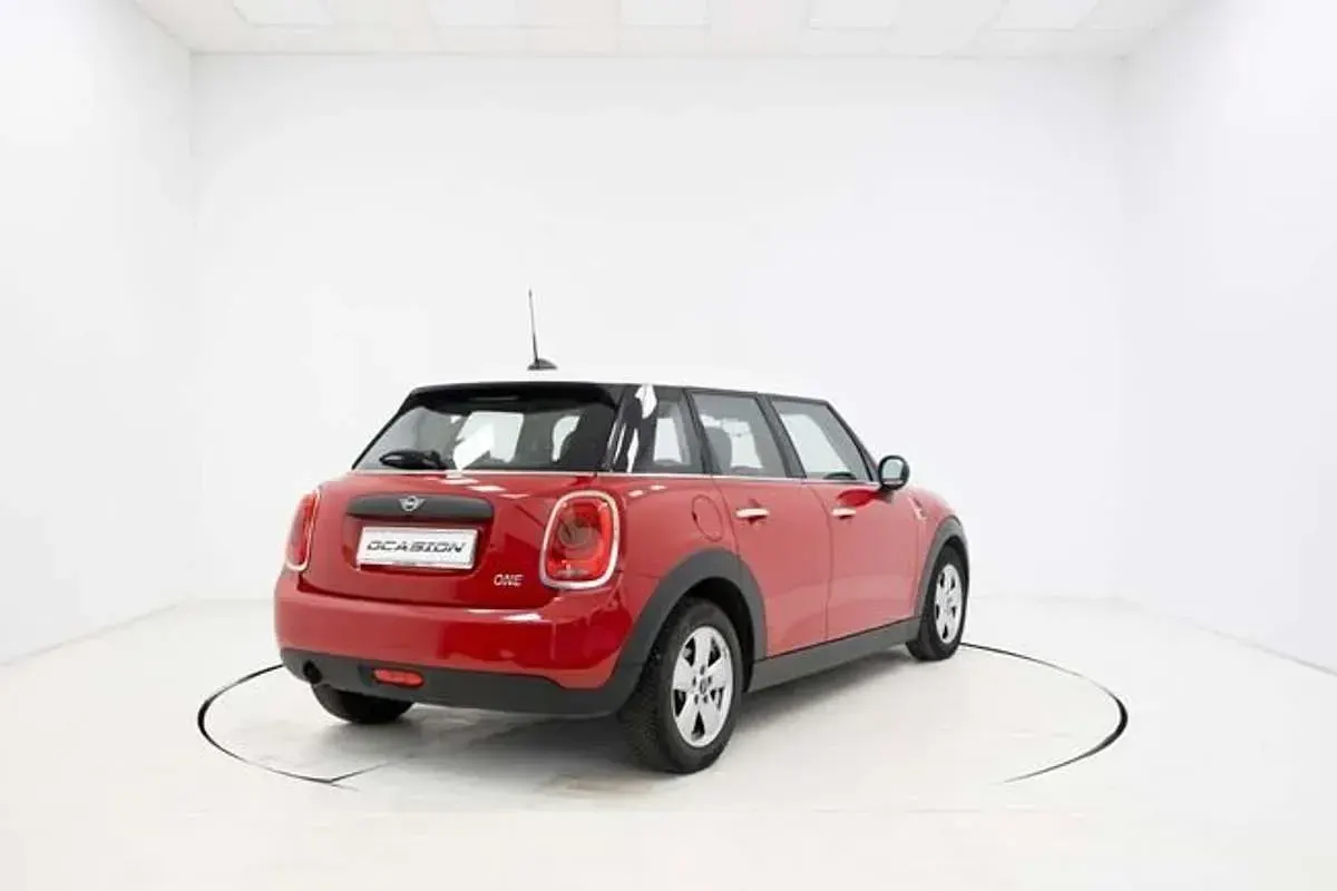 Usado Mini ONE 103 CV (75 kW) 2020 Rojo Utilitario