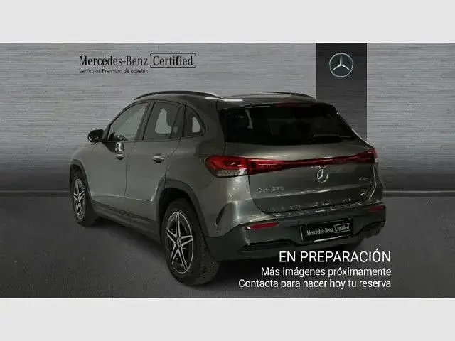 Usado Mercedes EQA350 214 kW (292 CV) 2022 Gris montaña SUV