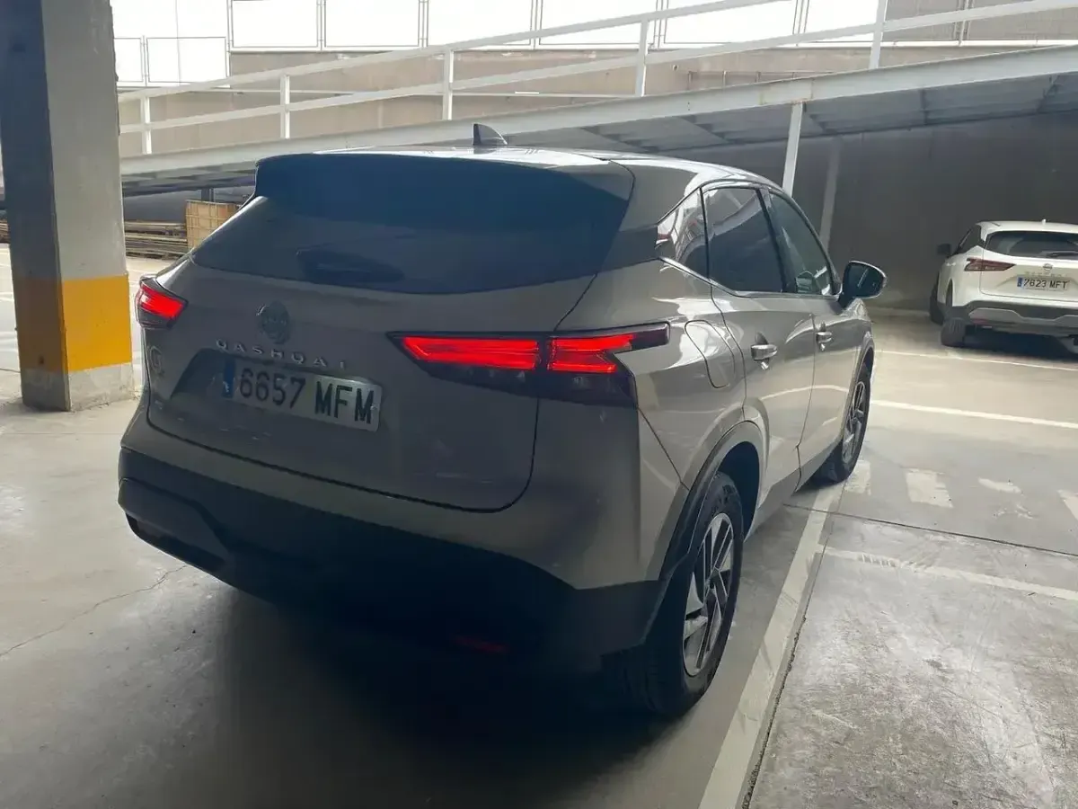 Usado Nissan Qashqai Acenta 140 CV (102 kW) 2023 Gris SUV