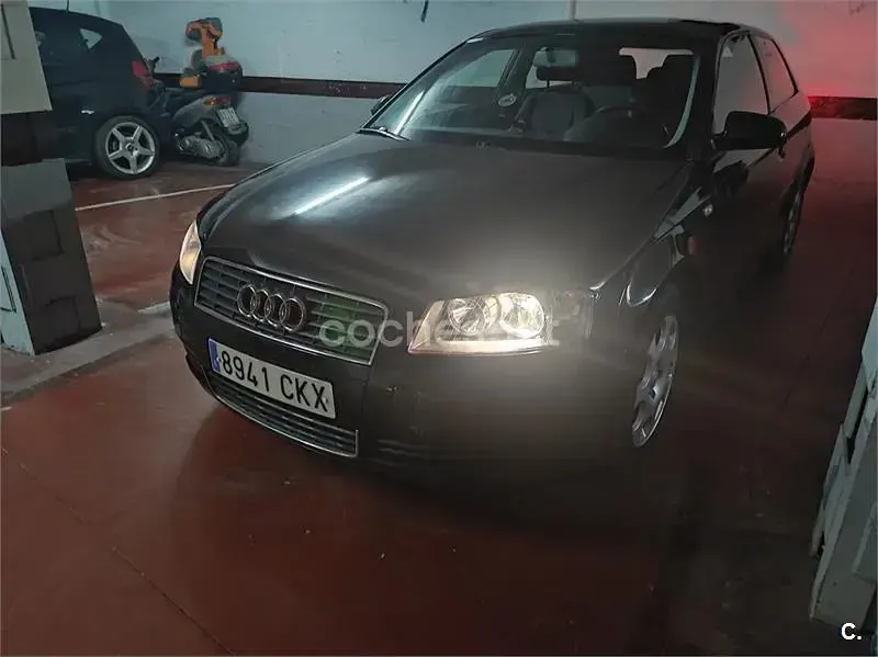 Usado Audi A3 Ambition 140 CV (102 kW) 2003 Negro Utilitario