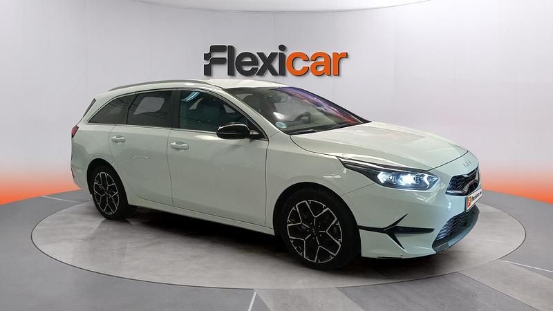 Usado Kia Ceed Style 100 CV (73 kW) 2025 Blanco Utilitario