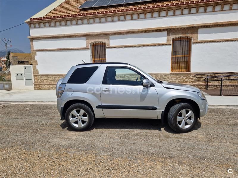 Gris / plata Usado 2009 Suzuki Grand Vitara SUV | 12.400 € - Imagen 1/4