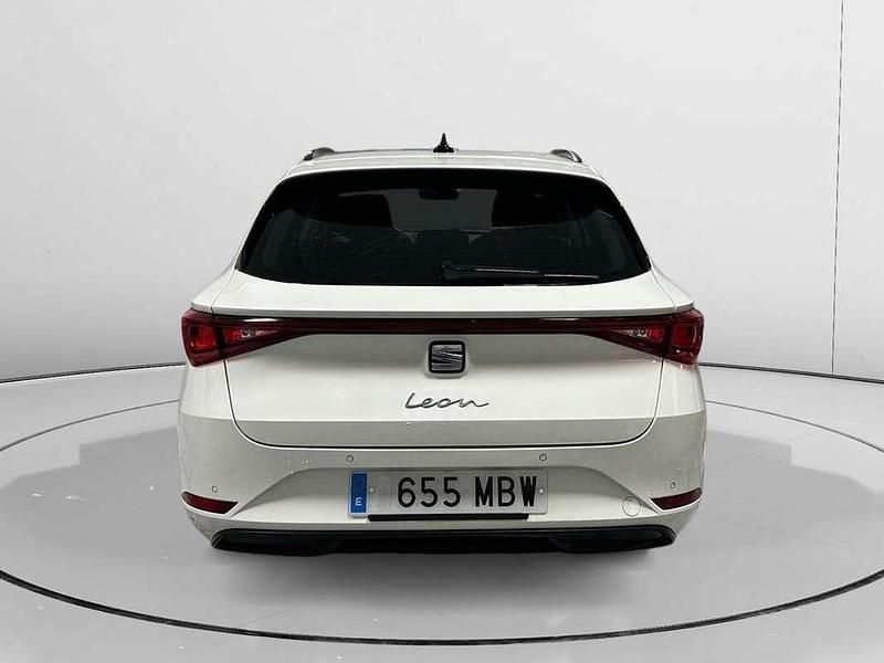 Usado Seat Leon Style 117 CV (86 kW) 2022 Blanco Familiar