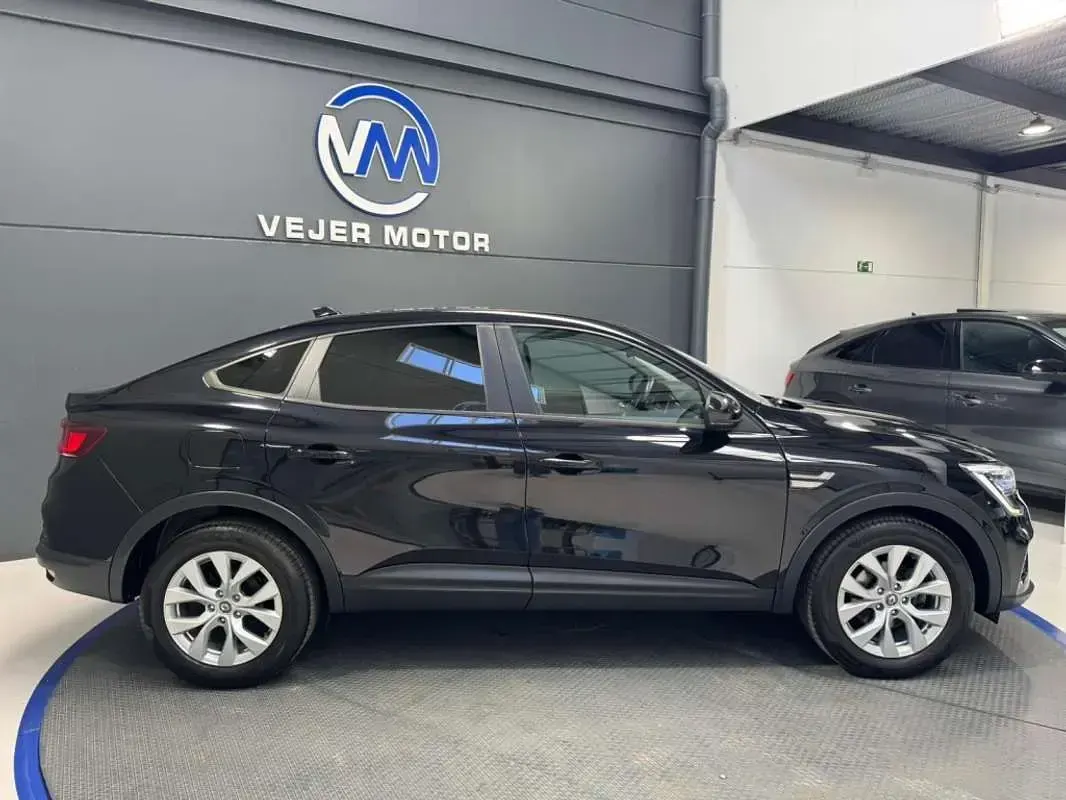 Usado Renault Arkana Zen 145 CV (106 kW) 2022 Negro SUV