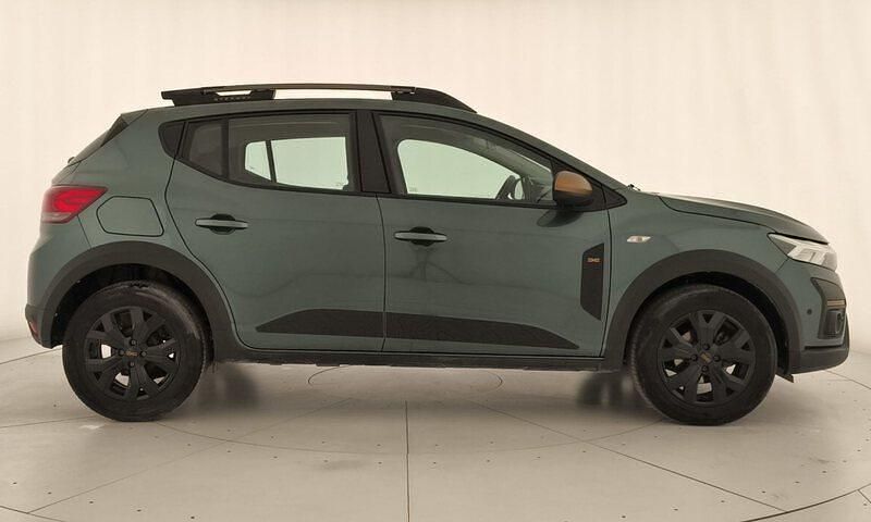 Usado Dacia Sandero Extreme 100 CV (73 kW) 2025 Verde Berlina