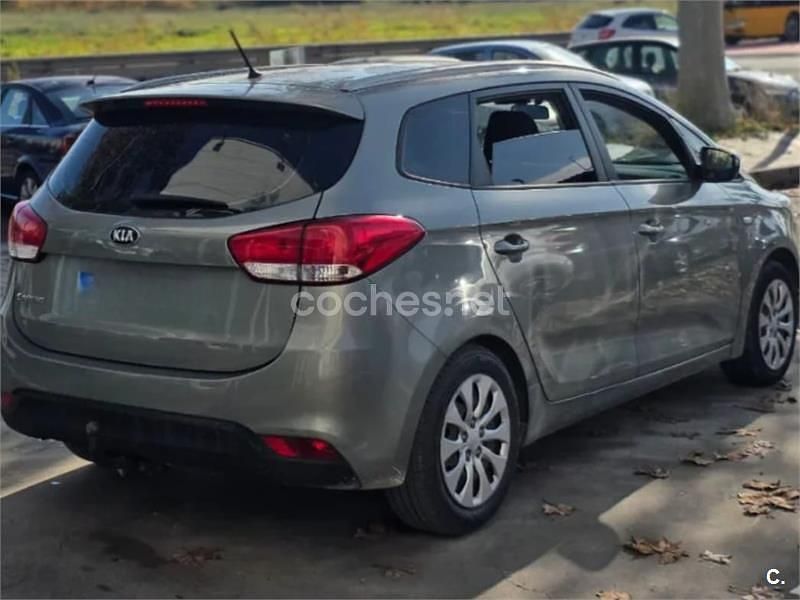 Usado Kia Carens 135 CV (99 kW) 2018 Gris / plata Monovolumen