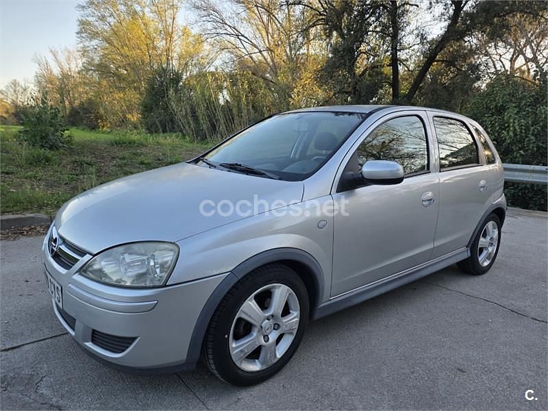 Usado Opel Corsa Enjoy 75 CV (55 kW) 2005 Gris / plata Utilitario