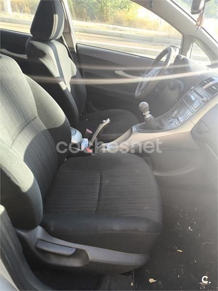 Gris / plata Usado 2007 Toyota Auris Luna Berlina | 4000 € (Precio justo) - Imagen 1/4