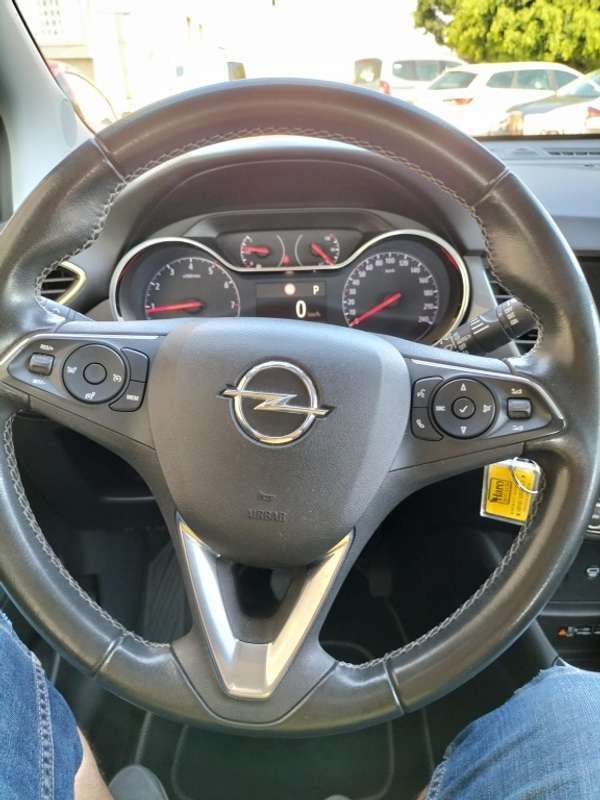 Usado Opel Crossland Business Elegance 120 CV (88 kW) 2021 Plateado SUV