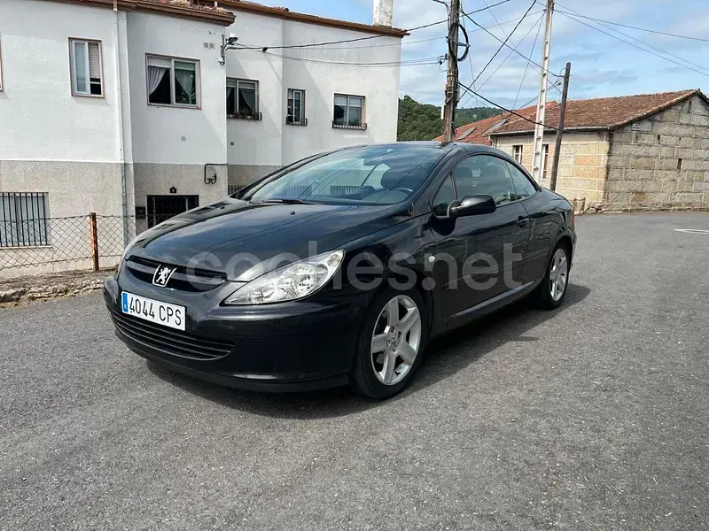 Usado Peugeot 307 CC 138 CV (101 kW) 2003 Negro Descapotable
