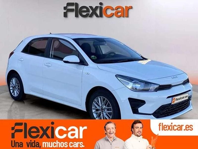Usado Kia Rio 84 CV (61 kW) 2022 Blanco Utilitario
