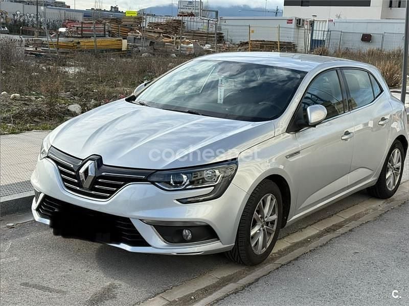 Usado Renault Mégane IV Bose Edition 110 CV (80 kW) 2016 Gris / plata Berlina