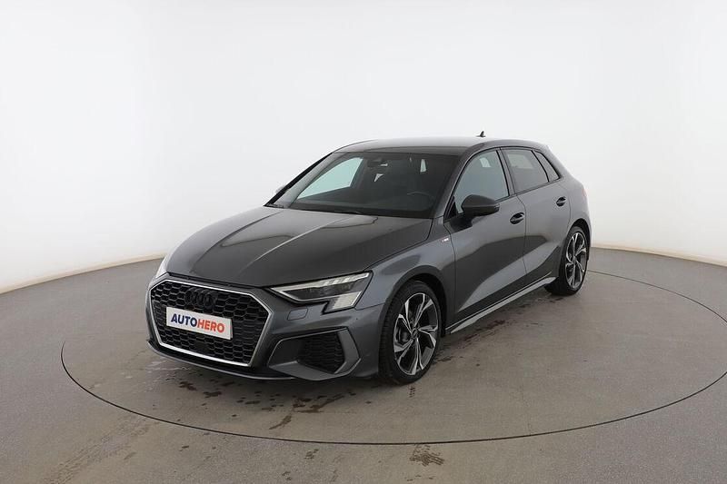 Gris Usado 2023 Audi A3 Sportback S-Line Utilitario | 31.199 € (Un poco caro) - Imagen 1/3