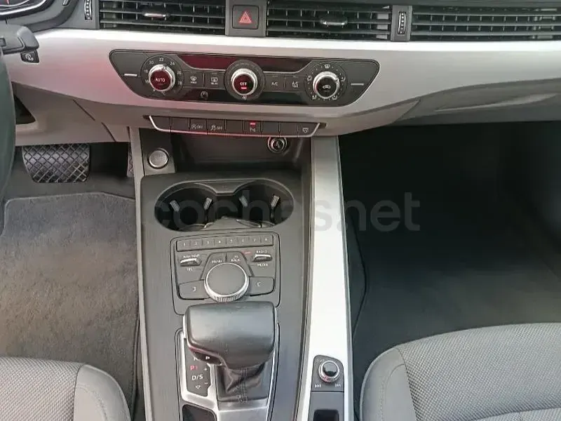 Usado Audi A4 Advanced 122 CV (89 kW) 2017 Azul Berlina