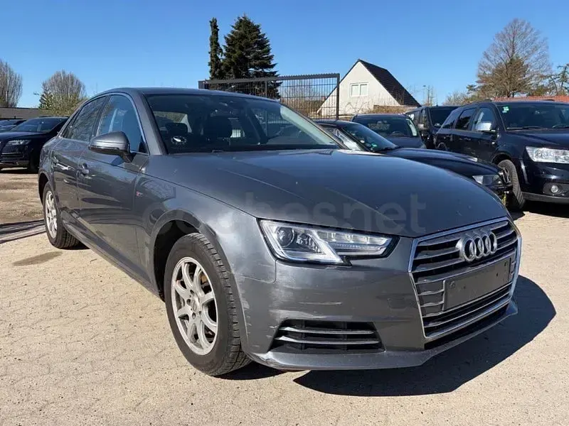 Usado Audi A4 Sport 150 CV (110 kW) 2016 Gris / plata Berlina
