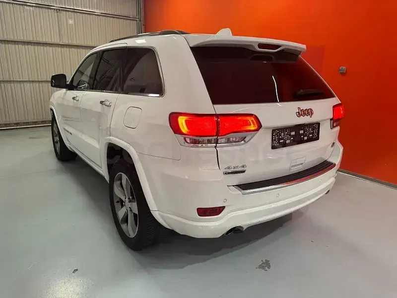 Usado Jeep Grand Cherokee Overland 250 CV (183 kW) 2013 Blanco SUV