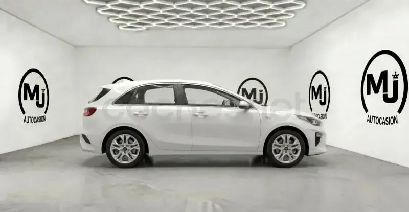 Usado Kia Ceed 136 CV (100 kW) 2022 Blanco Utilitario